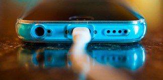 Você está carregando seu smartphone de forma errada