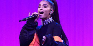 Após atentado repercutir nas redes sociais, Ariana Grande, Justin Bieber e Katy Perry voltam à Inglaterra