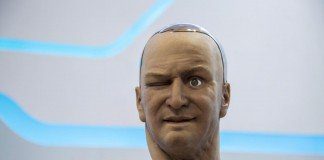 Robô do Facebook é desativado após inventar sua própria linguagem