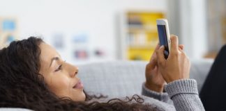 Jovens consumidores usam dois ou mais aplicativos de música e de mensagens