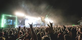 Bombou: Dois idosos abandonam asilo para assistir festival de heavy metal