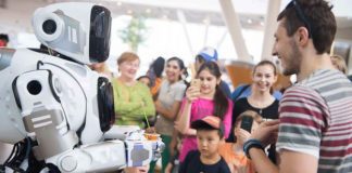 Robô exposto na Rússia revela movimentos humanos