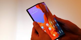 Pesquisadores criam bateria maleável para smartphone dobrável