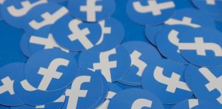 Bug ou espionagem? Facebook liga câmera do iPhone enquanto você navega