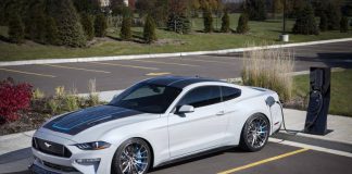 Ford cria Mustang totalmente elétrico com caixa manual de seis marchas