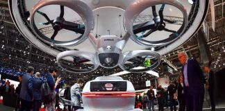 Carro sem motorista de Waymo: Fantasma no banco de trás de um táxi-robô