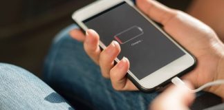 Políticos europeus querem padronizar uma só entrada em smartphones