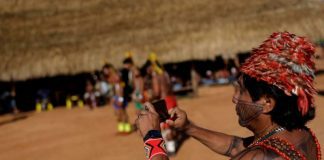 Tribos da Amazônia entram na era digital para defender cultura e floresta