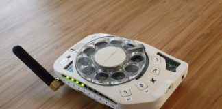 Conheça o primeiro smartphone com teclado giratório