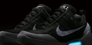 Tênis de basquete da Nike que se amarra sozinho começa a ser vendido