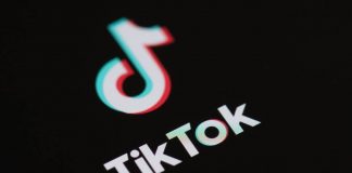 Contas no TikTok espalham aplicativos maliciosos e lucram R$ 2 milhões