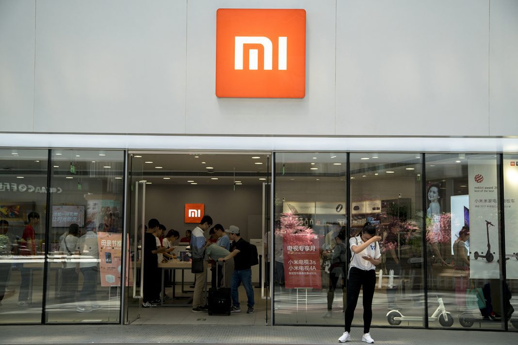 Customers in a MI store. In 2015, the annual sales of