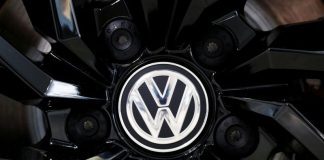 Volkswagen busca indenização de fornecedores por falta de chips