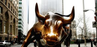 S&P Dow Jones traz bitcoin, ethereum para Wall St com índices de criptomoeda