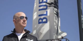 Jeff Bezos anuncia que irá ao espaço em primeiro voo tripulado da Blue Origin