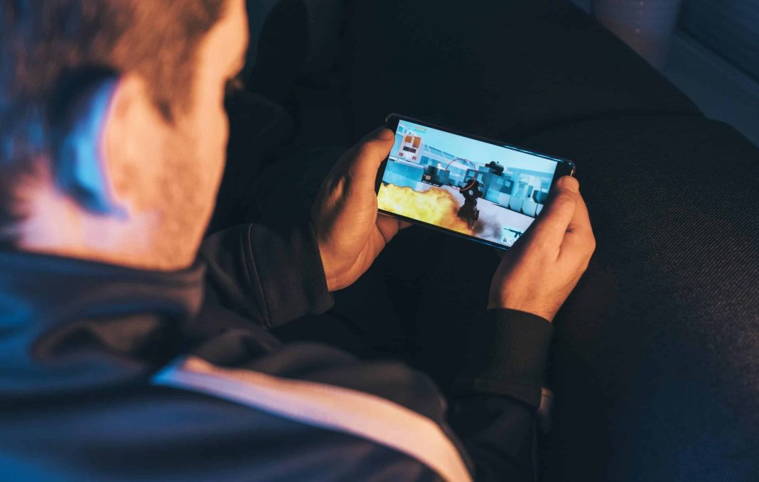 Android 12 vai deixar você rodar jogos enquanto realiza o download