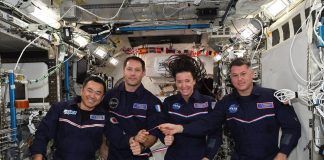 Vazamento de banheiro na SpaceX vai obrigar astronautas a usarem fraldas