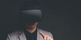 Orando no digital: igreja brasileira organiza culto no metaverso e pede dízimo por QR Code