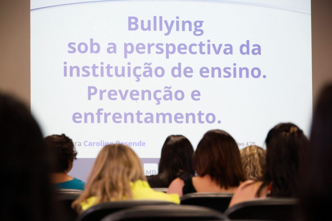 Oficina-de-combate-ao-Bullying-e-Cyberbullying-foto-capa-1536x1023