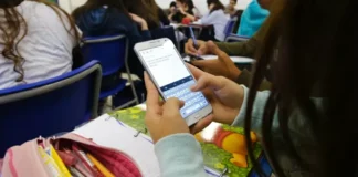 Escolas banem celulares e promovem mais foco no aprendizado
