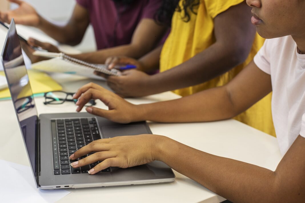 college-students-different-ethnicities-cramming (1)