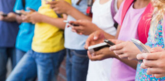 O impacto do celular na escola: um desafio para o ensino e a urgência de mudança na lei