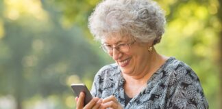 Idosos: Desative esse botão do celular sempre que sair de casa