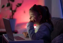 Comissão aprova bloqueio de conteúdo impróprio para crianças em computadores públicos