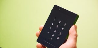 Light Phone III é alternativa minimalista contra os excessos do celular moderno