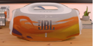 JBL Boombox 4 chega ao Brasil com som potente, design robusto e bateria de longa duração