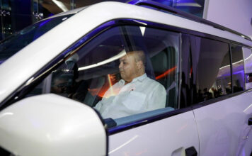 Governador Ibaneis Rocha reforça avanço dos carros elétricos em Brasília e destaca arrecadação ecológica