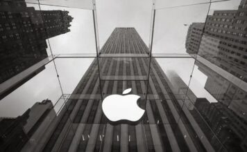 Apple é penalizada por venda de iPhones sem carregador e caso gera nova discussão jurídica