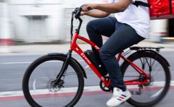 Mobilidade elétrica ganha força em Brasília com chegada de novas bikes para entregadores do iFood