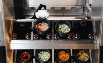Robô cozinheiro que prepara refeições sozinho vence prêmio mundial e promete revolucionar restaurantes e cozinhas industriais