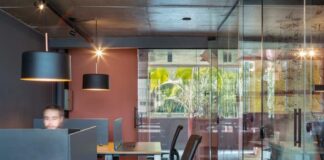 Plano mensal virou luxo? Coworkings apostam em uso por hora e diária