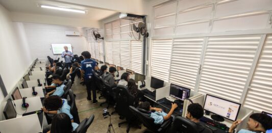 LAB Bibliotecas Renato Russo une música, inteligência artificial e arte em oficinas para jovens de escolas públicas