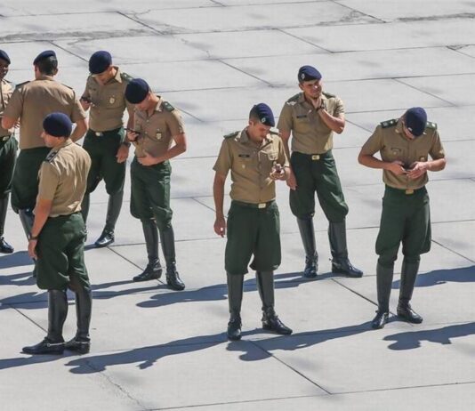 Militares nas redes sociais: entre a liberdade de expressão e os limites da disciplina