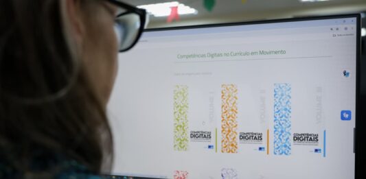 Documento que debate educação digital da rede pública é lançado no DF